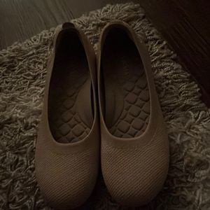 Vivaia nude flats